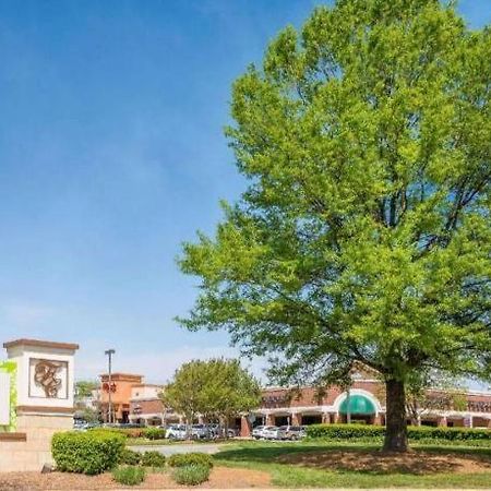 Clarion Pointe - Greensboro Coliseum Area Kültér fotó