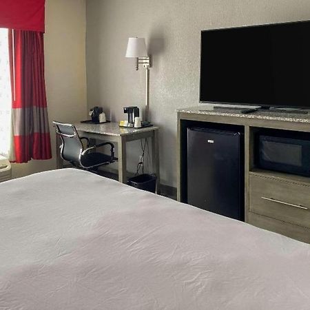 Clarion Pointe - Greensboro Coliseum Area Kültér fotó