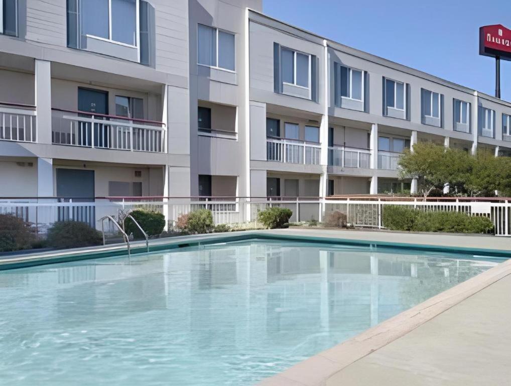 Clarion Pointe - Greensboro Coliseum Area Kültér fotó